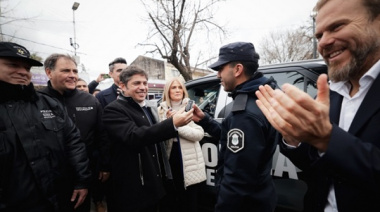 Kicillof entregó nuevos patrulleros para fortalecer la seguridad de Ezeiza junto a Granados