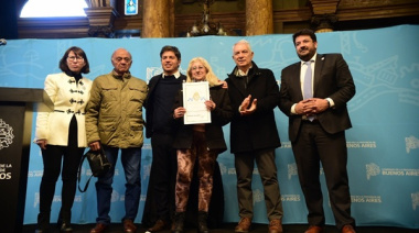 Municipio y Provincia entregaron 400 escrituras a familias de más de diez barrios platenses