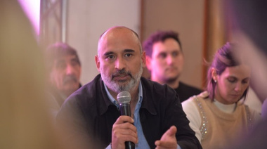 Bazze consideró que en La Plata, el sistema educativo colapsó y presentó propuestas de colaboración comunal