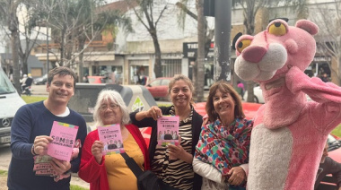 La Pantera Rosa de Somos Buenos Aires hizo campaña en Los Hornos junto a Nicoletti