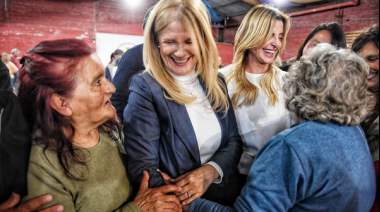 Rodeada de un centenar de jubilados, Verónica Magario afirmó que la tristeza que genera Milei se combate con un voto en contra