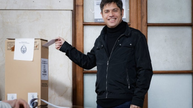 Axel Kicillof votó en La Plata y llamó a participar “con conciencia y en paz”