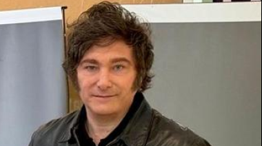 Milei consiguió una contundente victoria, y convocó a gobernadores no kirchneristas