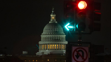 Senado de EE. UU. aprueba paquete presupuestario bipartidista en intento por poner fin a cierre gubernamental más largo de su historia