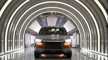 Sector de vehículos de nueva energía en China reporta fuerte crecimiento entre enero y octubre de 2025