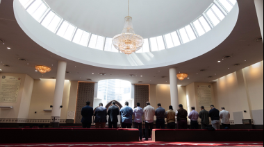 La Noche de los Templos: la Ciudad de Buenos Aires recorre su historia con las colectividades