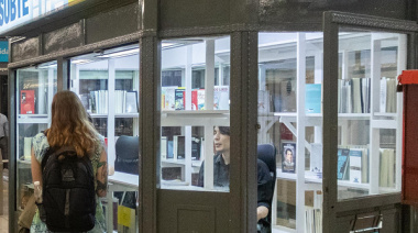 Llegó BiblioSubte, la primera biblioteca pública en la red de subterráneos porteña