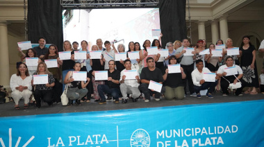 Alak y Terigi encabezaron la entrega de diplomas a 2 mil egresados