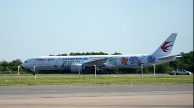 Aterriza en Buenos Aires primer avión de vuelo directo entre Argentina y China