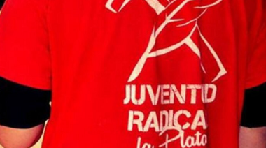 Escándalo en la JR: del símbolo histórico de la boina a la peluca del poder