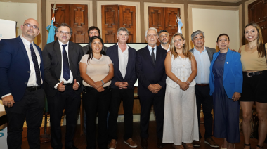 Alak tomó juramento a los nuevos consejeros escolares de La Plata