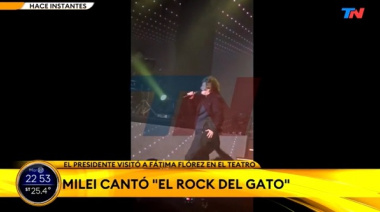 Mientras suena "El rock del gato", brotan aullidos desde los bolsillos