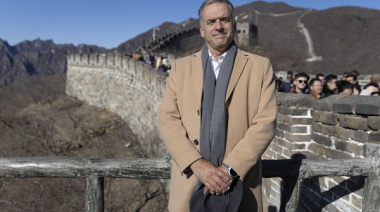 Presidente uruguayo encabeza megadelegación a China para explorar nuevos rumbos de cooperación