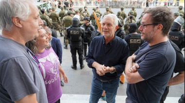 Alak visitó el set de filmación de la miniserie para Netflix El Futuro es nuestro