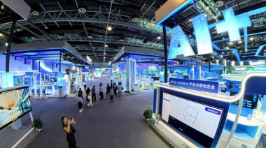 La IA transforma la fuerza laboral china mediante nuevas profesiones, aprendizaje constante y empresas emergentes unipersonales