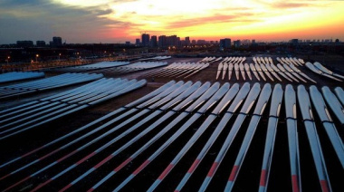 Nueva capacidad instalada de energía eólica y solar de China aumenta 22% en 2025