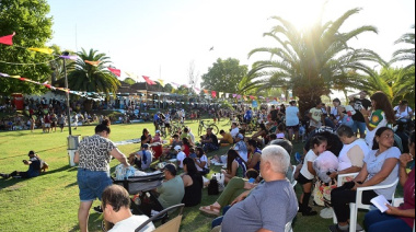 Arturo Seguí celebró su 98° aniversario con música, feria y desfile