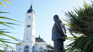 La Plata rinde homenaje a Raúl Alfonsín a 99 años de su nacimiento