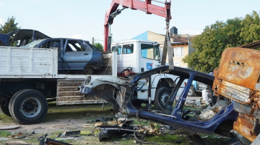 Municipio platense removió 37 autos abandonados en una plaza de Tolosa