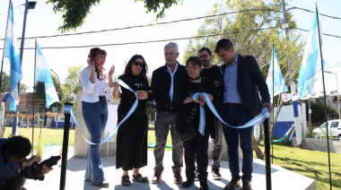 Alak encabezó la inauguración de la plazoleta Víctor Basterra en Tolosa