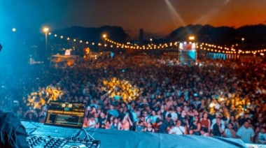 Experiencia BA llega a Parque Thays con gastronomía, música y un espectáculo aéreo