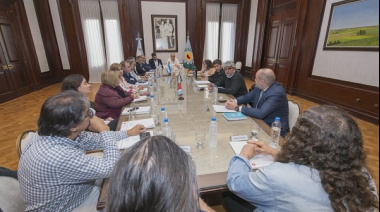 Kicillof y las centrales obreras lanzan un "polo de resistencia" contra la reforma laboral de Milei