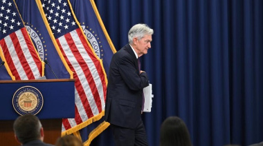 Trump arremete contra Powell por su decisión de permanecer como gobernador de la Fed