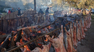 Turismo y tradición: Magdalena palpita la 2º Fiesta del Cordero con más de 100 costillares al asador