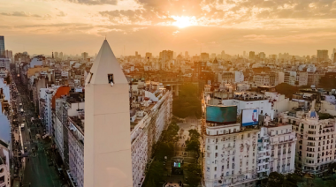 El Obelisco cumple 90 años y Buenos Aires lo celebra con mapping 3D, música en vivo y una noche de "Corrientes 24 horas"