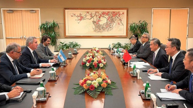 Cancilleres de China y Argentina acuerdan estrechar lazos estratégicos y cooperación