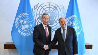 Canciller chino se reúne con Guterres para tratar fortalecimiento del papel de la ONU