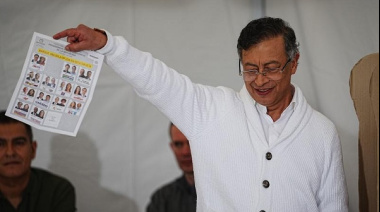 Presidente colombiano no acepta preconteo de votos en elecciones presidenciales que dejan a De la Espriella como ganador