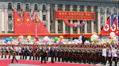 Xi recibe gran bienvenida a su llegada a Pyongyang para realizar visita de Estado a RPDC