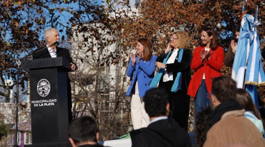 Alak acompañó a más de mil estudiantes en el acto de Promesa de Lealtad a la Bandera
