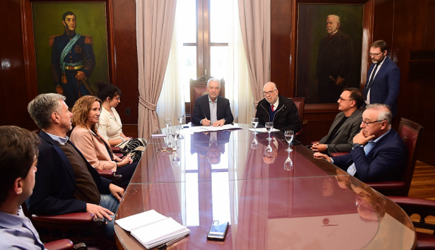 Alak y la UNLP acordaron sumar médicos graduados de la Facultad de Medicina a los centros de salud de La Plata