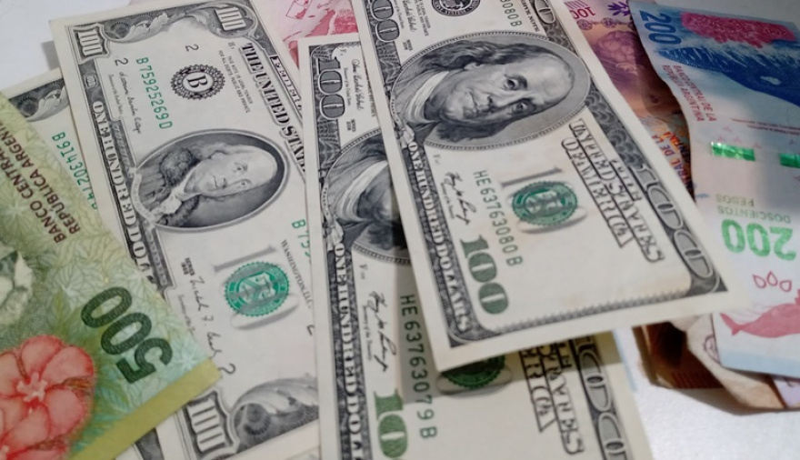 El dólar oficial cierra la semana con una fuerte suba