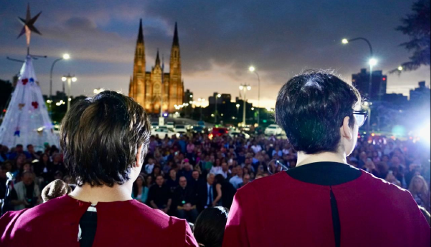 En la antesala de Navidad platense, bendición del pesebre municipal y encendido del árbol
