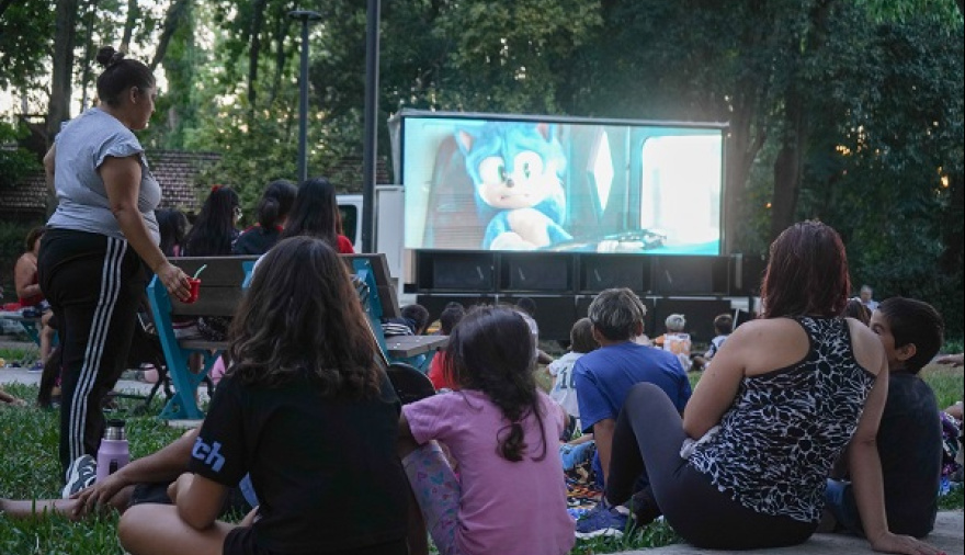 Ciencia ficción y cine infantil al aire libre esta semana en Arturo Seguí, Ringuelet y Meridiano V