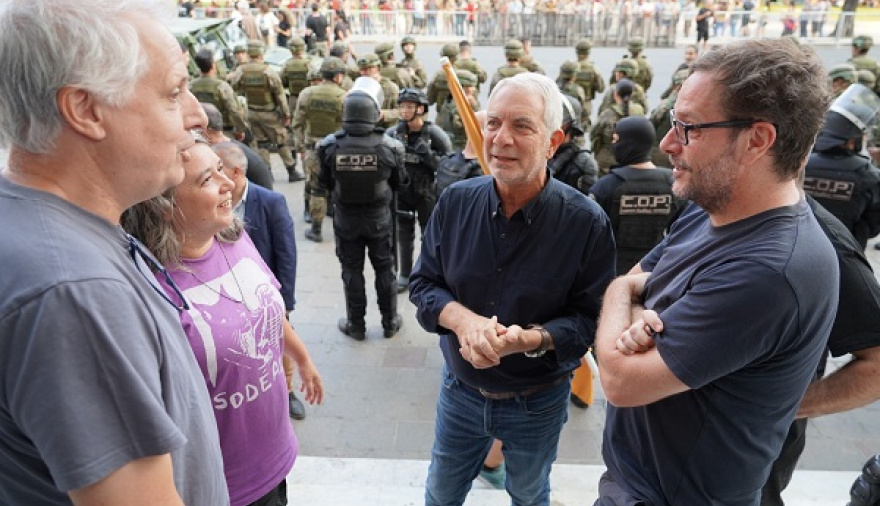 Alak visitó el set de filmación de la miniserie para Netflix El Futuro es nuestro