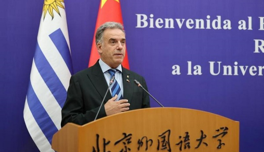 Presidente uruguayo destaca importancia estratégica de relaciones entre Uruguay y China