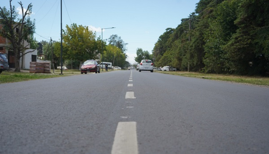 Alak supervisó la pavimentación de avenida 38 en San Carlos, que ya tiene un 70 % de avance