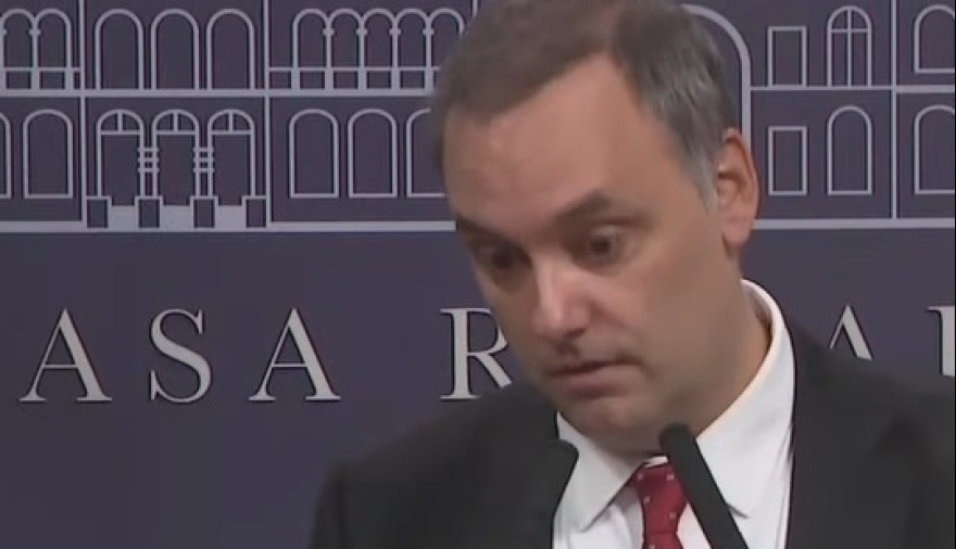 Apenas sos un periodista, no sos un juez": el tenso cruce de Manuel Adorni por su patrimonio y el viaje a Punta del Este