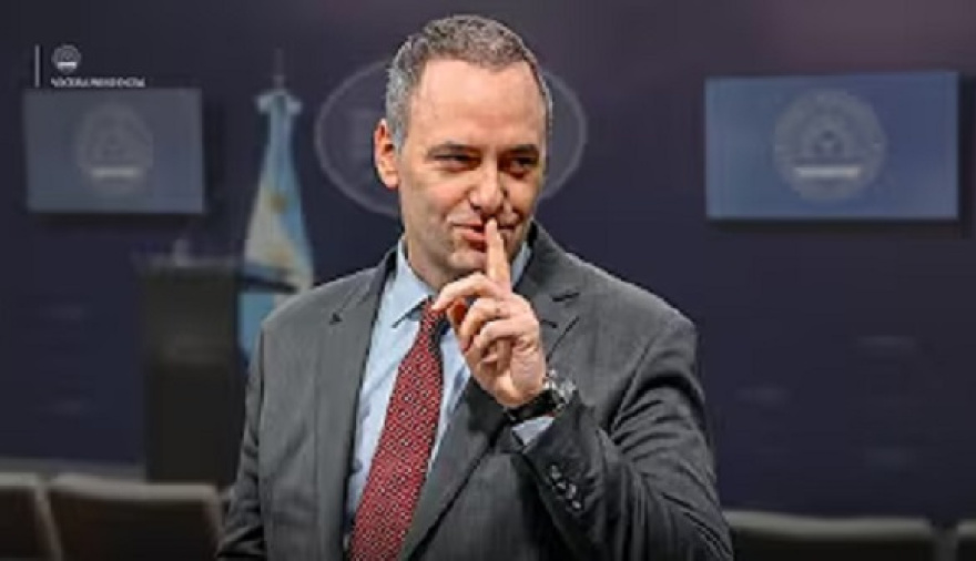 El "apenas" periodista que pretendía vivir como un rey