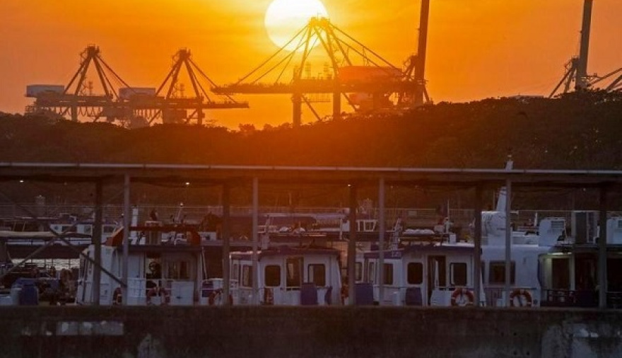 Costes de transporte marítimo se disparan ante las tensiones en el estrecho de Ormuz