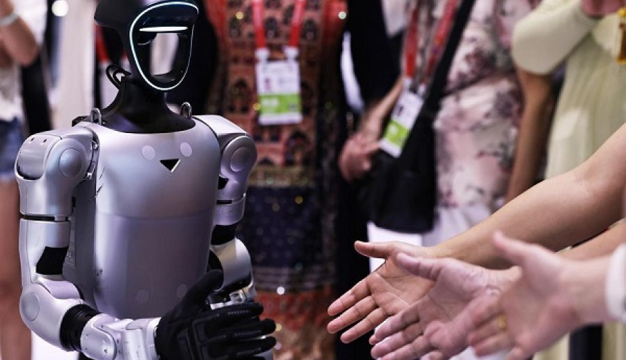 Robot humanoide de Unitree bate récord mundial humano de 1.500 metros en clasificación del medio maratón de robots de Beijing