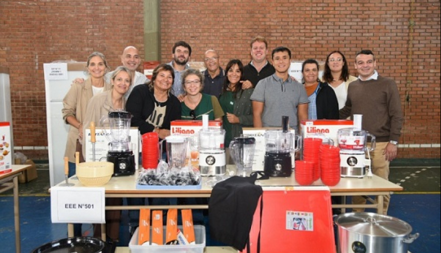 Escuelas de Arrecifes recibieron equipamiento para sus comedores