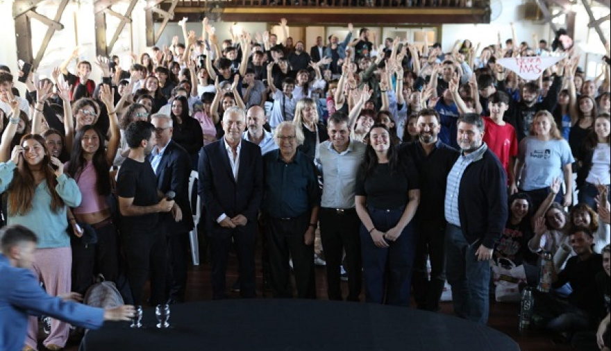 Alak y Pérez Esquivel encabezaron una jornada de participación juvenil en la República de los Niños