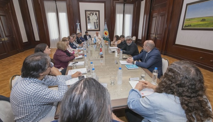 Kicillof y las centrales obreras lanzan un "polo de resistencia" contra la reforma laboral de Milei