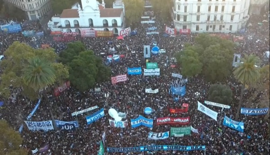 Multitudinaria marcha en reclamo del cumplimiento de la Ley de Financiamiento Universitario