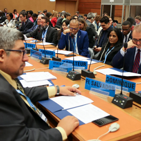 Estados miembros de OMS extienden un año más negociaciones para acuerdo sobre pandemias